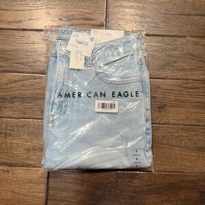 American Eagle Strigid Mom Light Blue Jeans 6R NWT